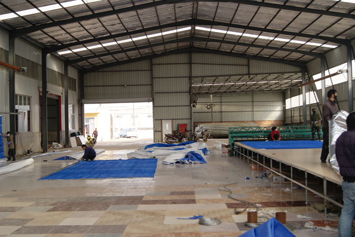 無(wú)機(jī)布防火卷簾車(chē)間